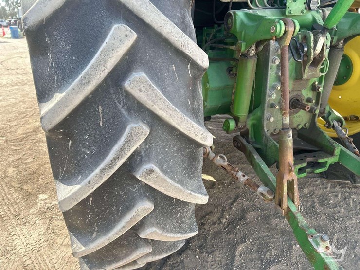 john-deere-6135e-image-26