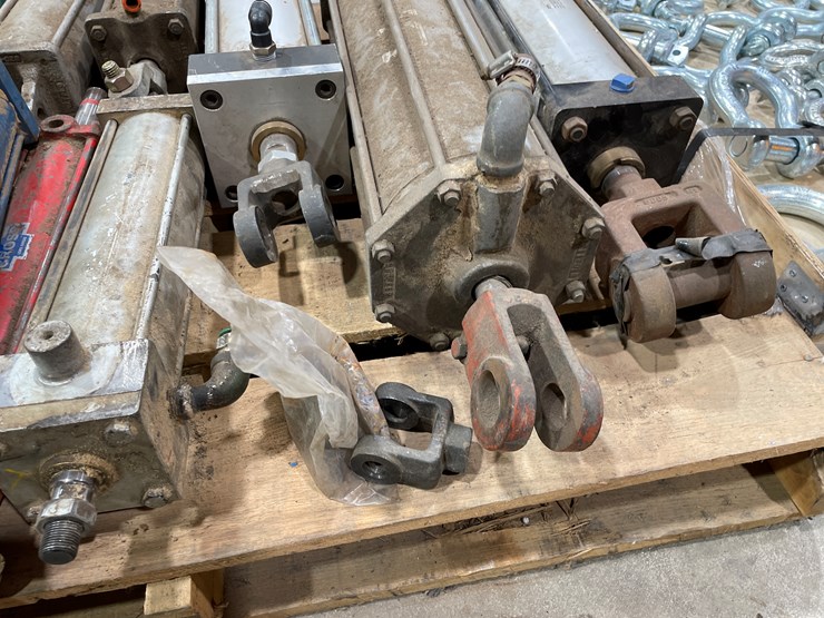 #7897-•-pallet-of-various-hydraulic-rams-image-3
