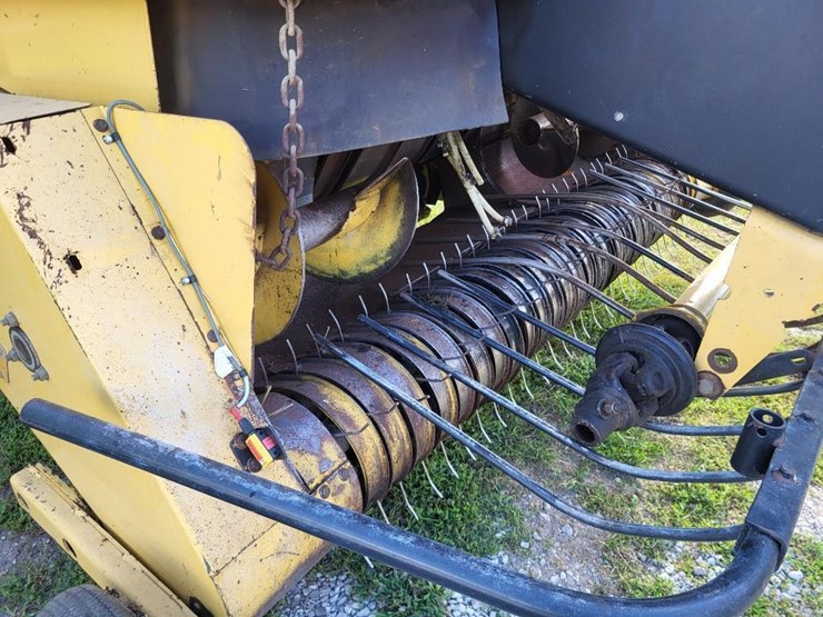 new-holland-590-image-12