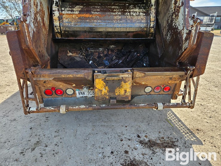 international-4900-image-13