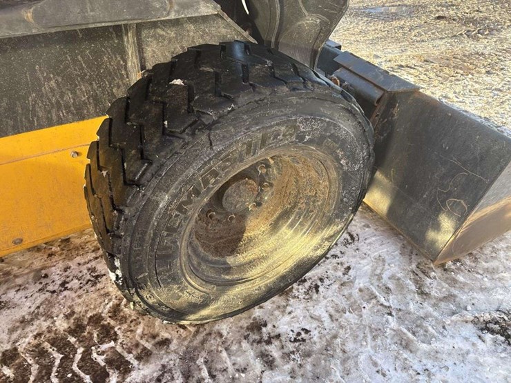 new-holland-l328-image-11