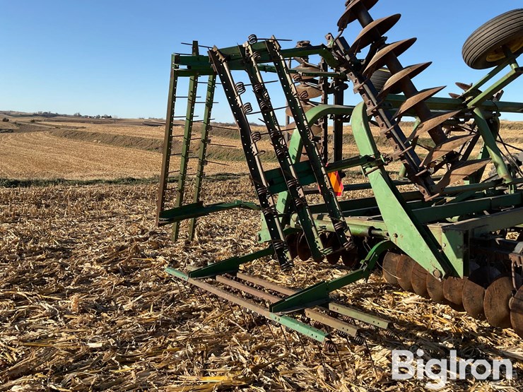 john-deere-235-image-17