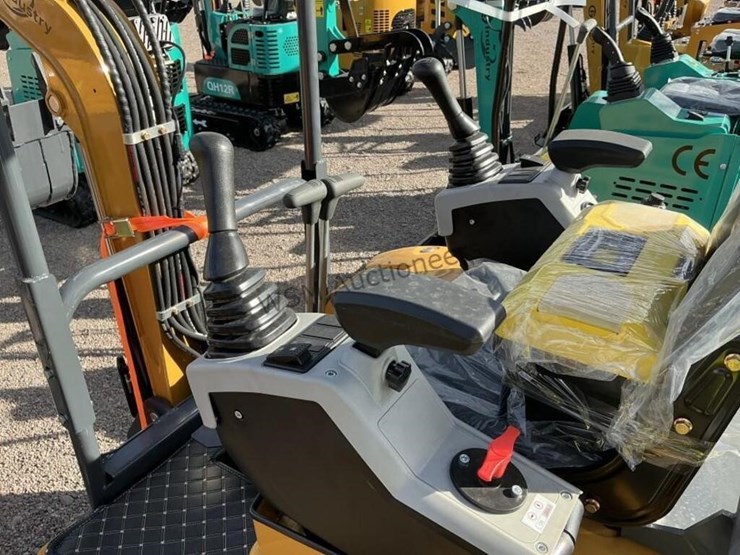 2025-cfg-qk18r-mini-excavator-image-10