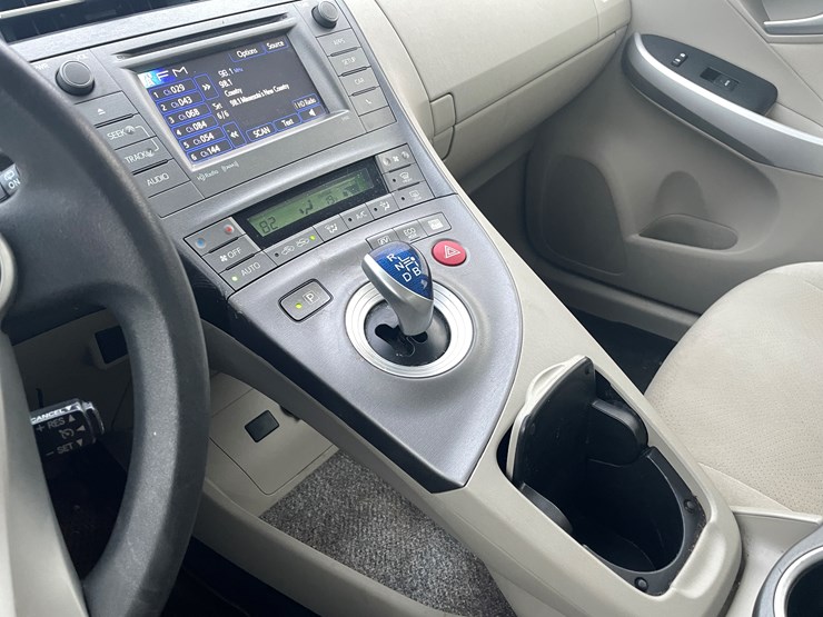 #1155-•-2013-toyota-prius-hybrid-(has-mn-title-in-delay)-image-28