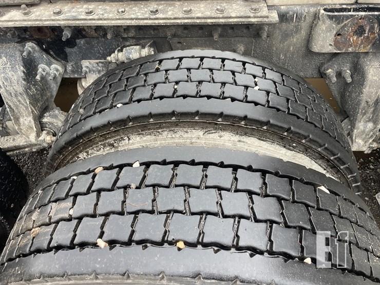 2014-freightliner-cascadia-125-image-15