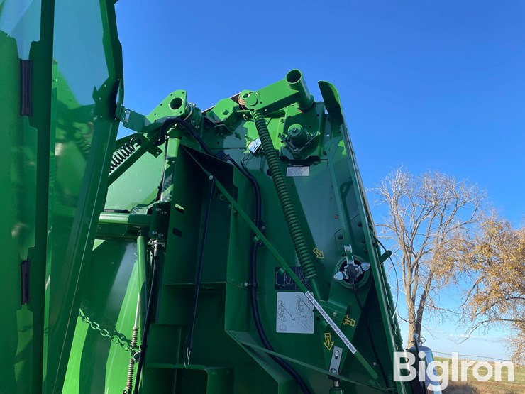 john-deere-560m-image-17