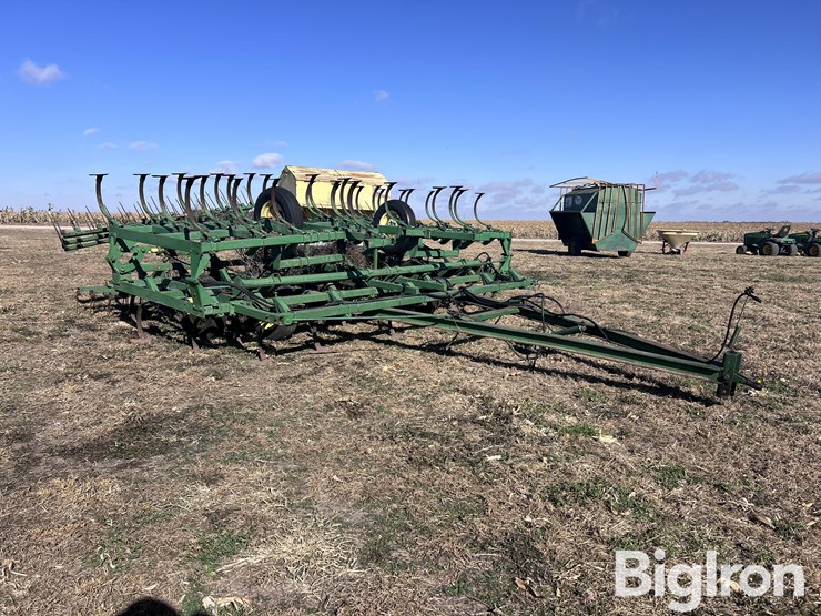 john-deere-1010-image-3