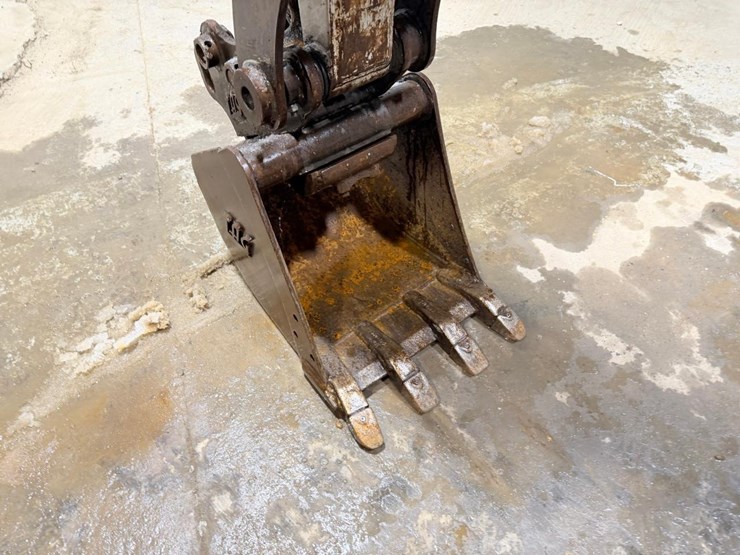 takeuchi-tb230-image-11