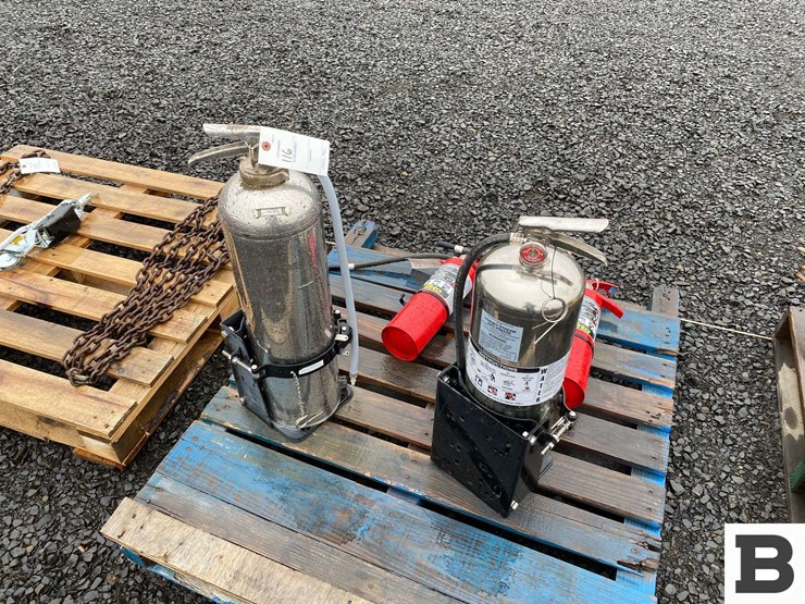 (2)-water-fire-extinguishers,-(2)-ansul-sentry-fire-extinguishers-image-2