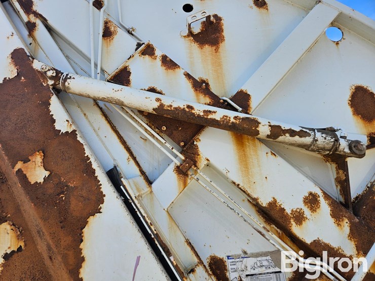 international-4900-image-10