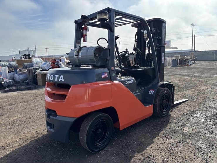 2020-toyota-8fg35u-image-3