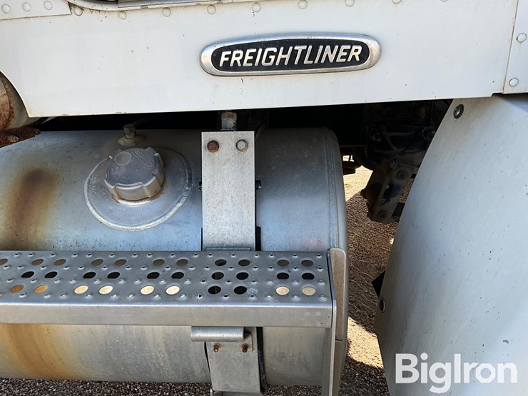 2000-freightliner-fld112-image-19