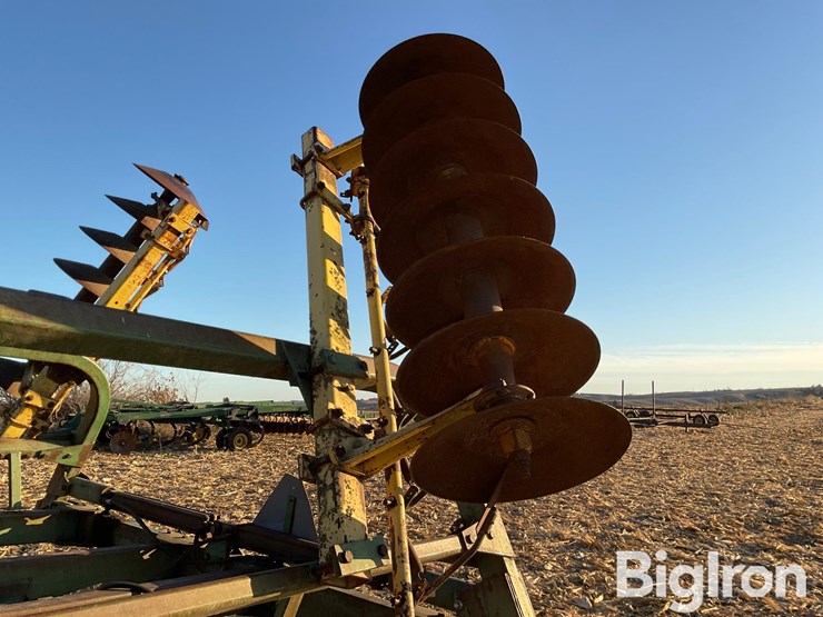 john-deere-230-image-17