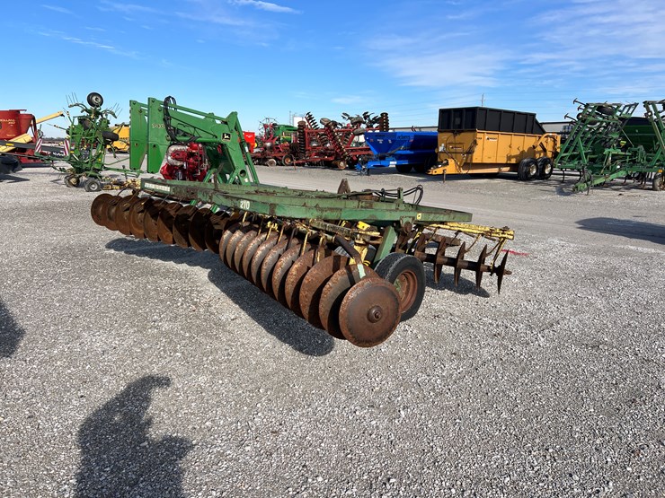 john-deere-210-image-4