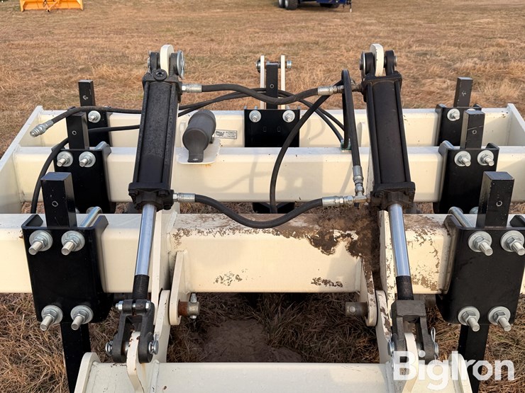 patriot-pivot-track-closer-image-12