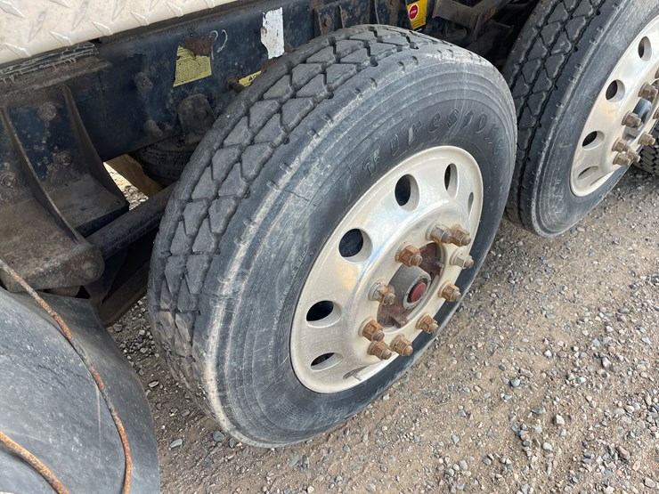 international-7400-image-10