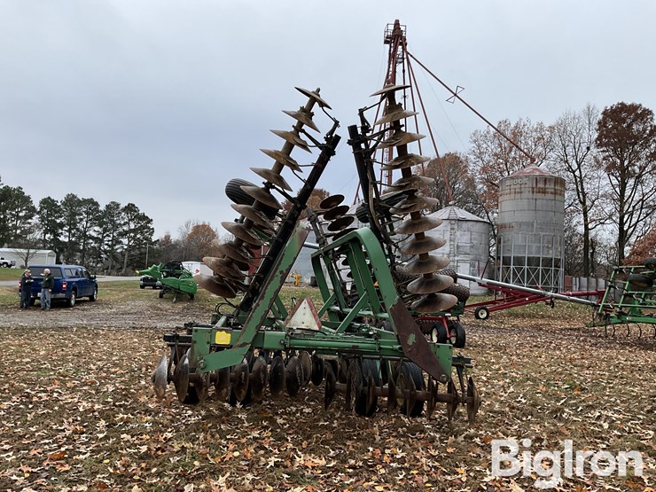 john-deere-230-image-6