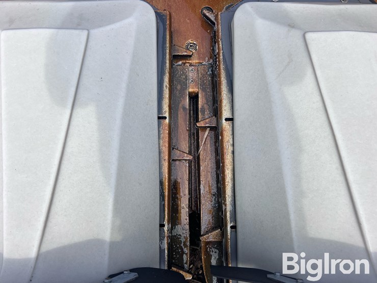 2010-gleaner-gl3000-6-6r30”-corn-head-image-20