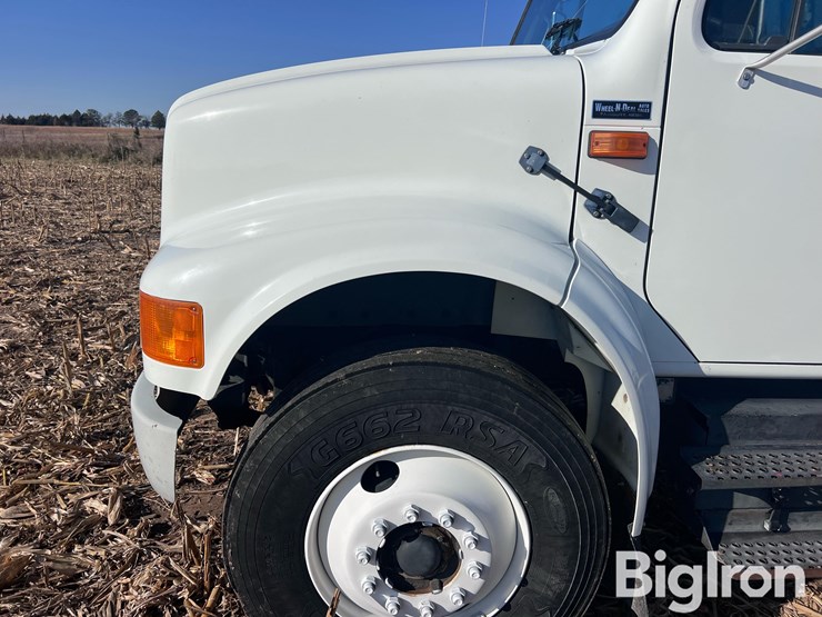 international-4900-image-19