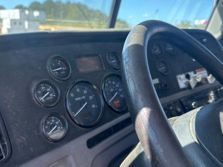 2012-peterbilt-367-image-33