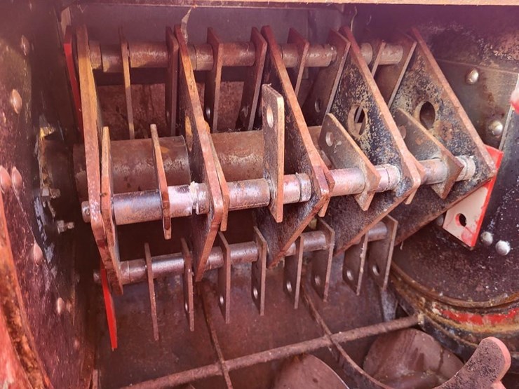 new-holland-358-image-42