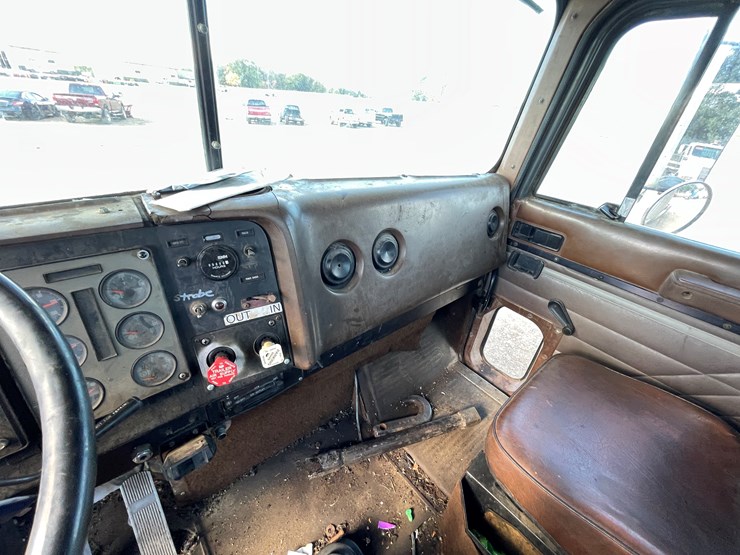 international-9300-image-23