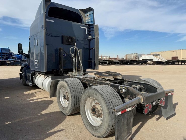 2014-peterbilt-579-image-4