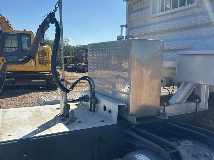 2012-peterbilt-367-image-24