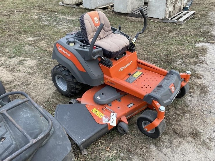 husqvarna-z254f-zero-turn-mower-image-3