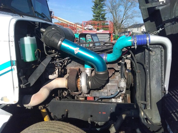 1996-freightliner-fld120-image-31