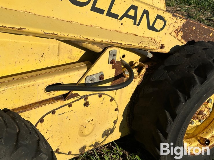 new-holland-l35-image-14