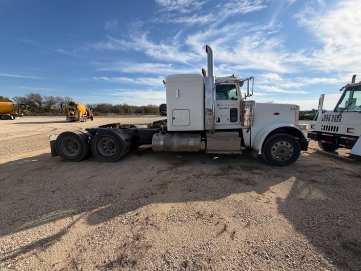 2016-peterbilt-389-image-4