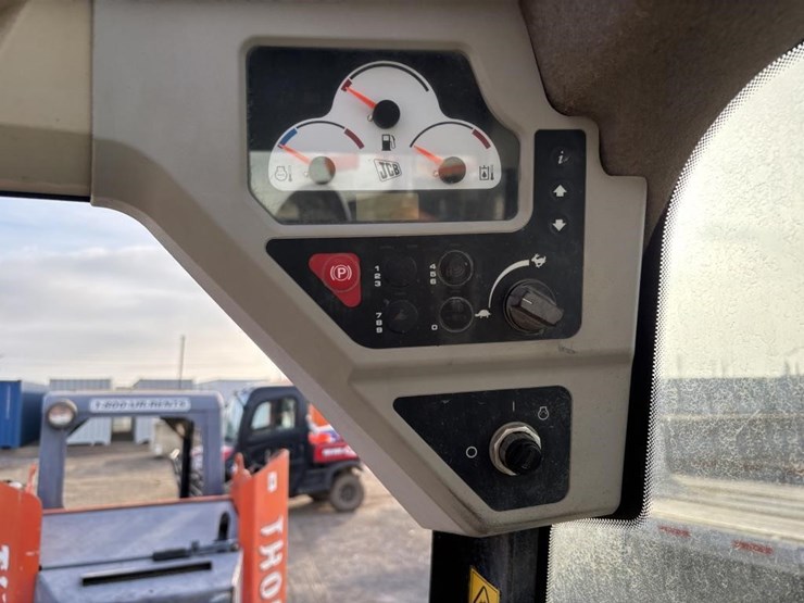 2012-jcb-225-image-23