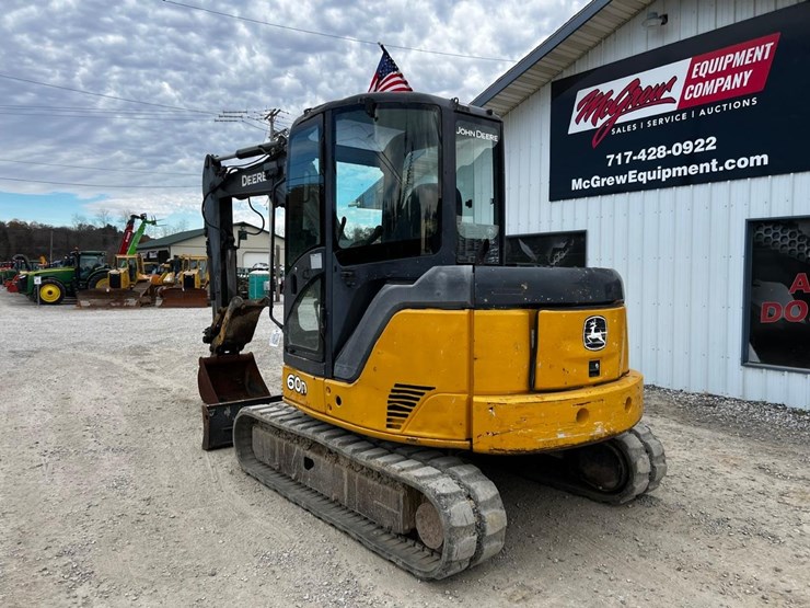 2010-john-deere-60d-image-3