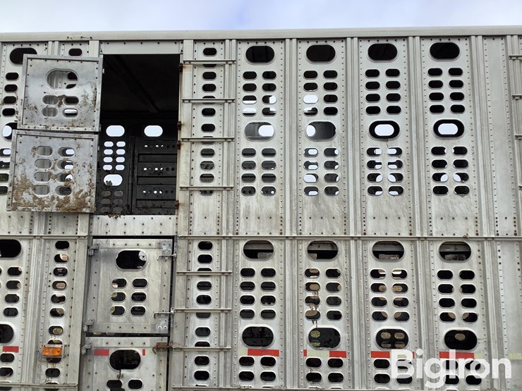 wilson-livestock-trailer-image-15