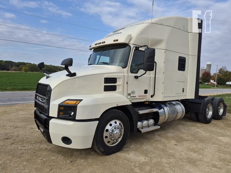 2024-mack-anthem-64t-image-2