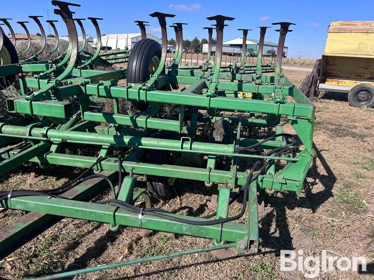 john-deere-1010-image-16