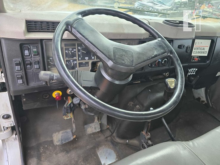 international-4700-image-25