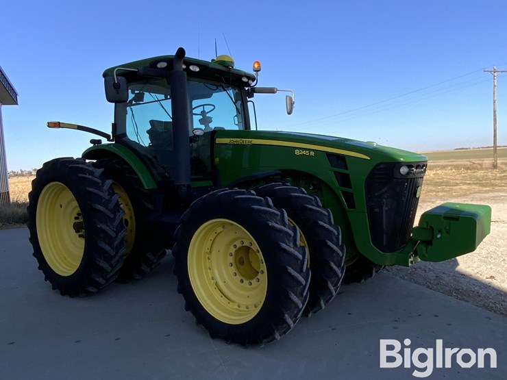 john-deere-8245r-image-3