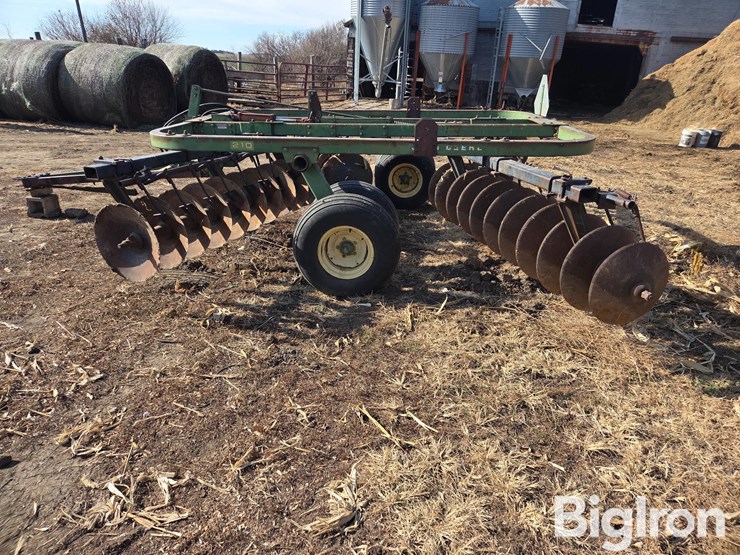 john-deere-210-image-8