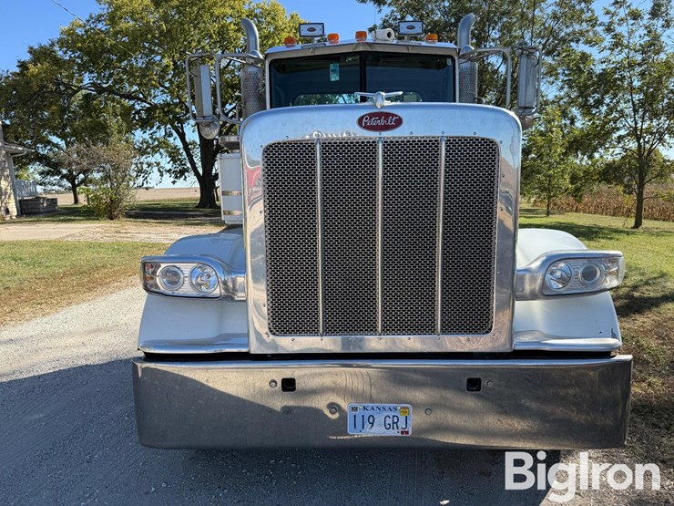 2008-peterbilt-388-image-2