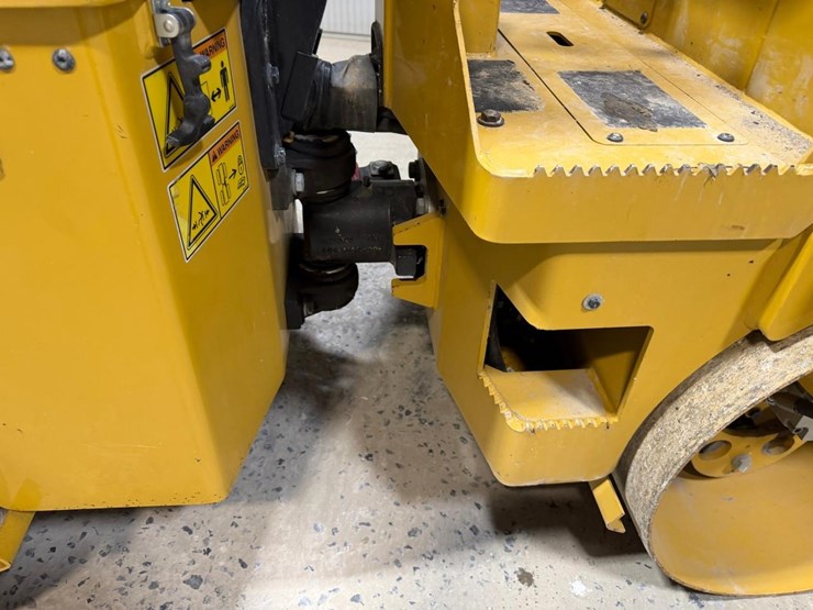 2019-caterpillar-cb1.7-image-11