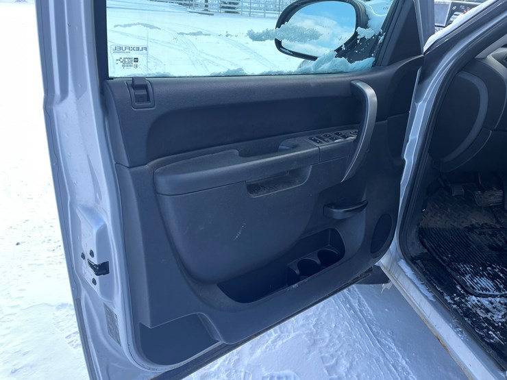 #1158-•-2013-silverado-1500-pickup-truck-(has-mn-title)-image-21