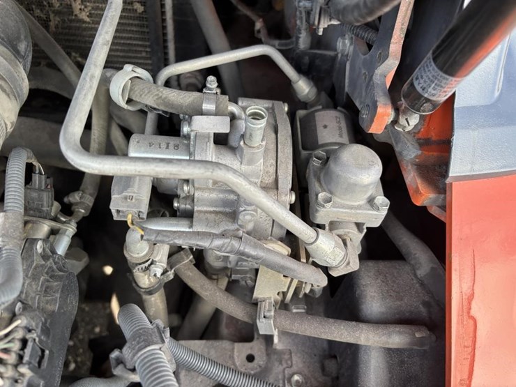 2020-toyota-8fg35u-image-32