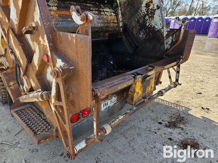 international-4900-image-14