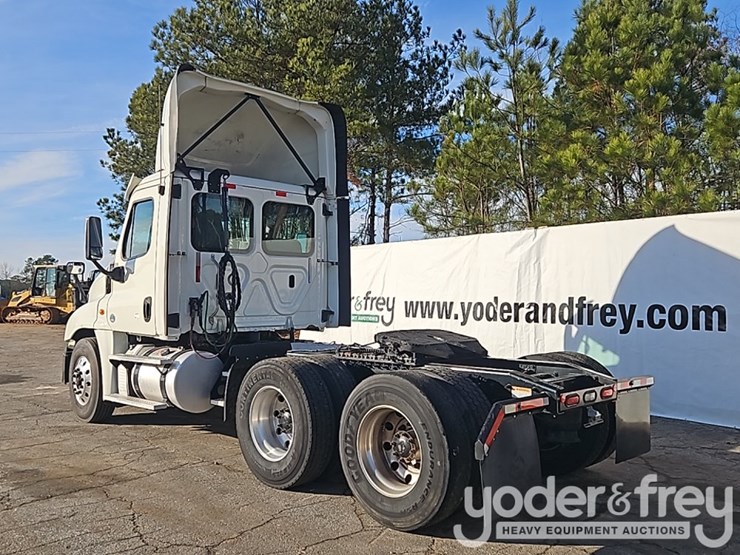 2018-freightliner-cascadia-image-3