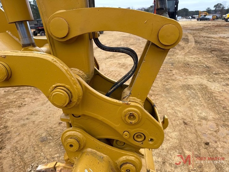 caterpillar-305.5e-image-12