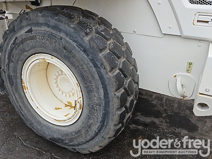 2014-caterpillar-930k-image-10