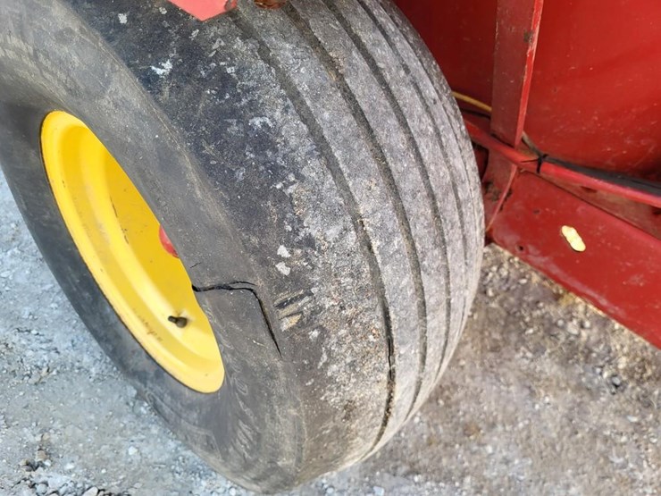 new-holland-358-image-16