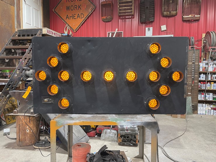 #7887-•-light-up-arrow-sign-image-1